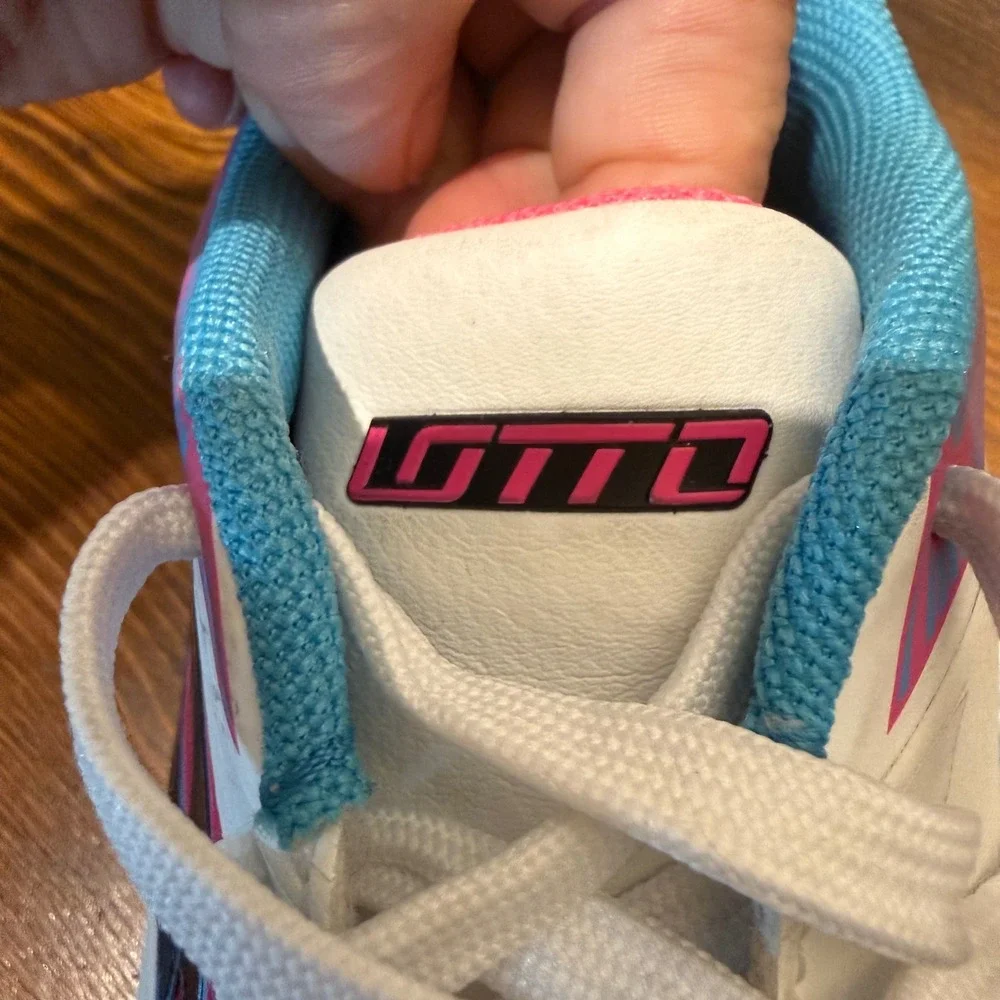 Lotto Roma 500 Youth 1.5 Turf Cleats White Blue Pink Camo Sole LOTTO24YTF-WHT